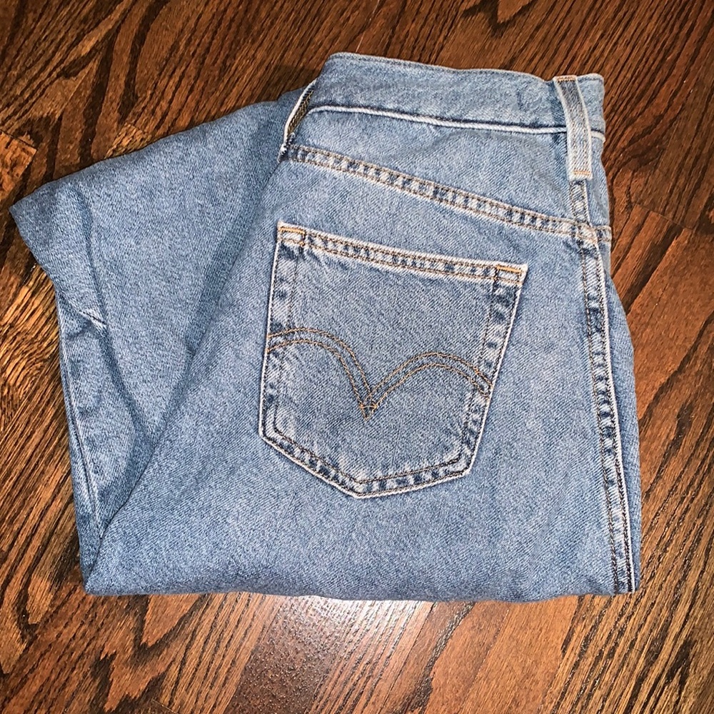 Levi High Waisted Mom Jean
